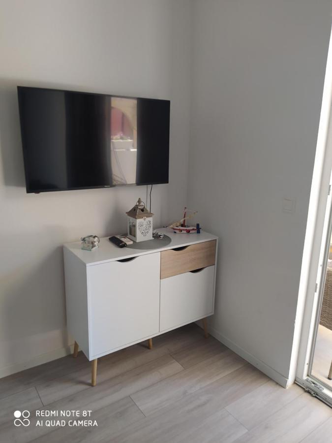 Apartmani Ana Вир Екстер'єр фото